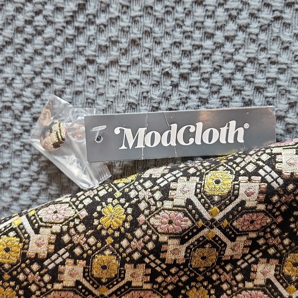Mod Cloth Good as Gold Skirt - Picture 5 of 7